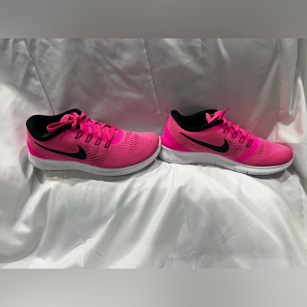 UEC NIKE FREE RUNNING SHOE - Picture 2 of 12